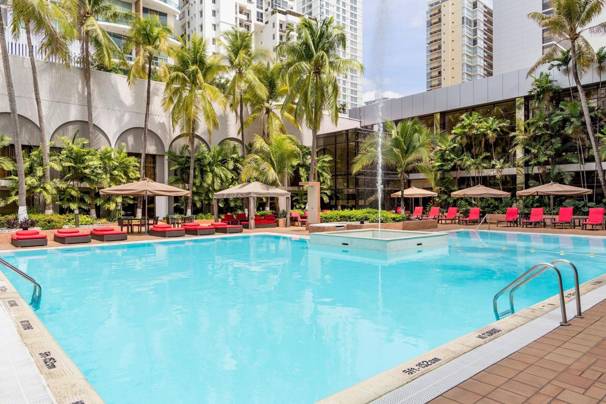 Sheraton Grand Panama Buitenkant foto Swimming pool