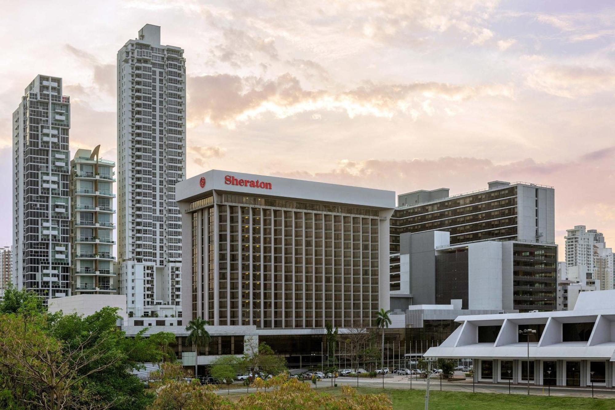 Sheraton Grand Panama Buitenkant foto Sheraton Miami Airport Hotel and Convention Center