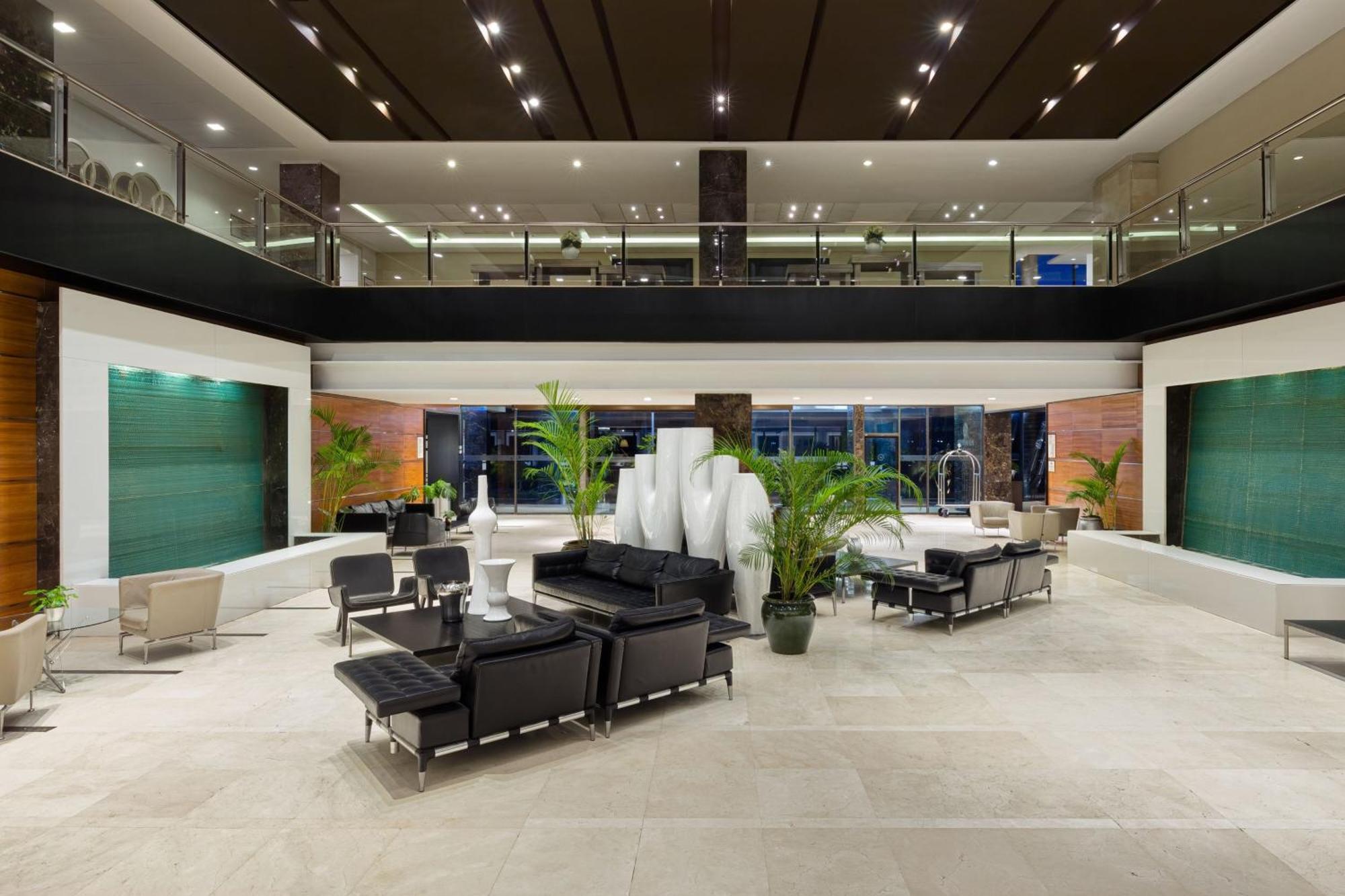 Sheraton Grand Panama Buitenkant foto The lobby of the hotel