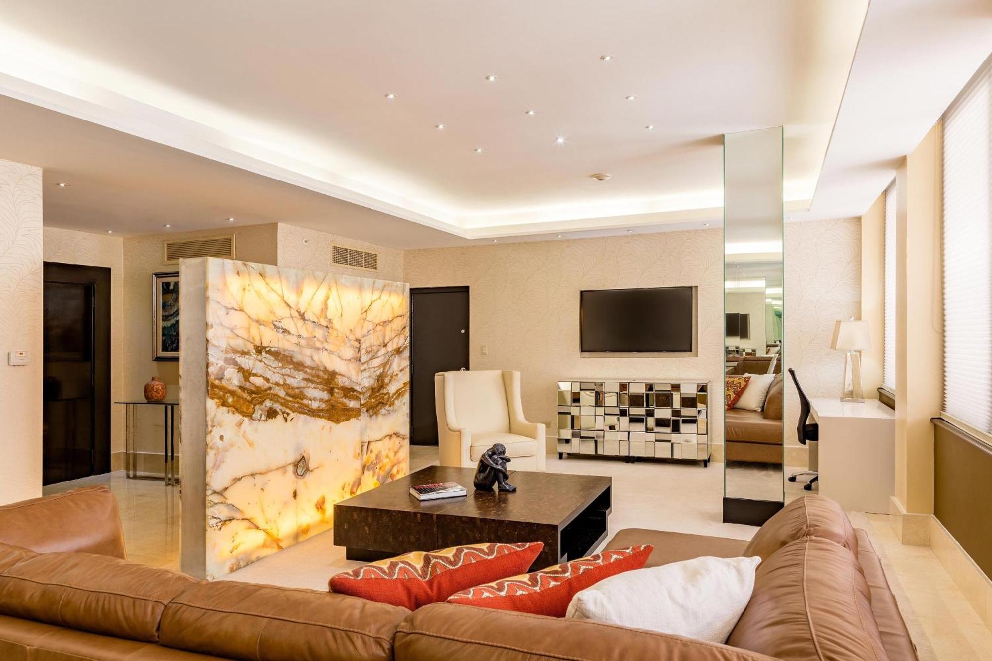Sheraton Grand Panama Buitenkant foto A living room with indirect lighting