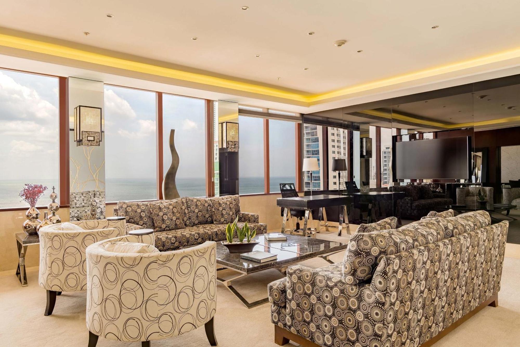 Sheraton Grand Panama Buitenkant foto Club Lounge