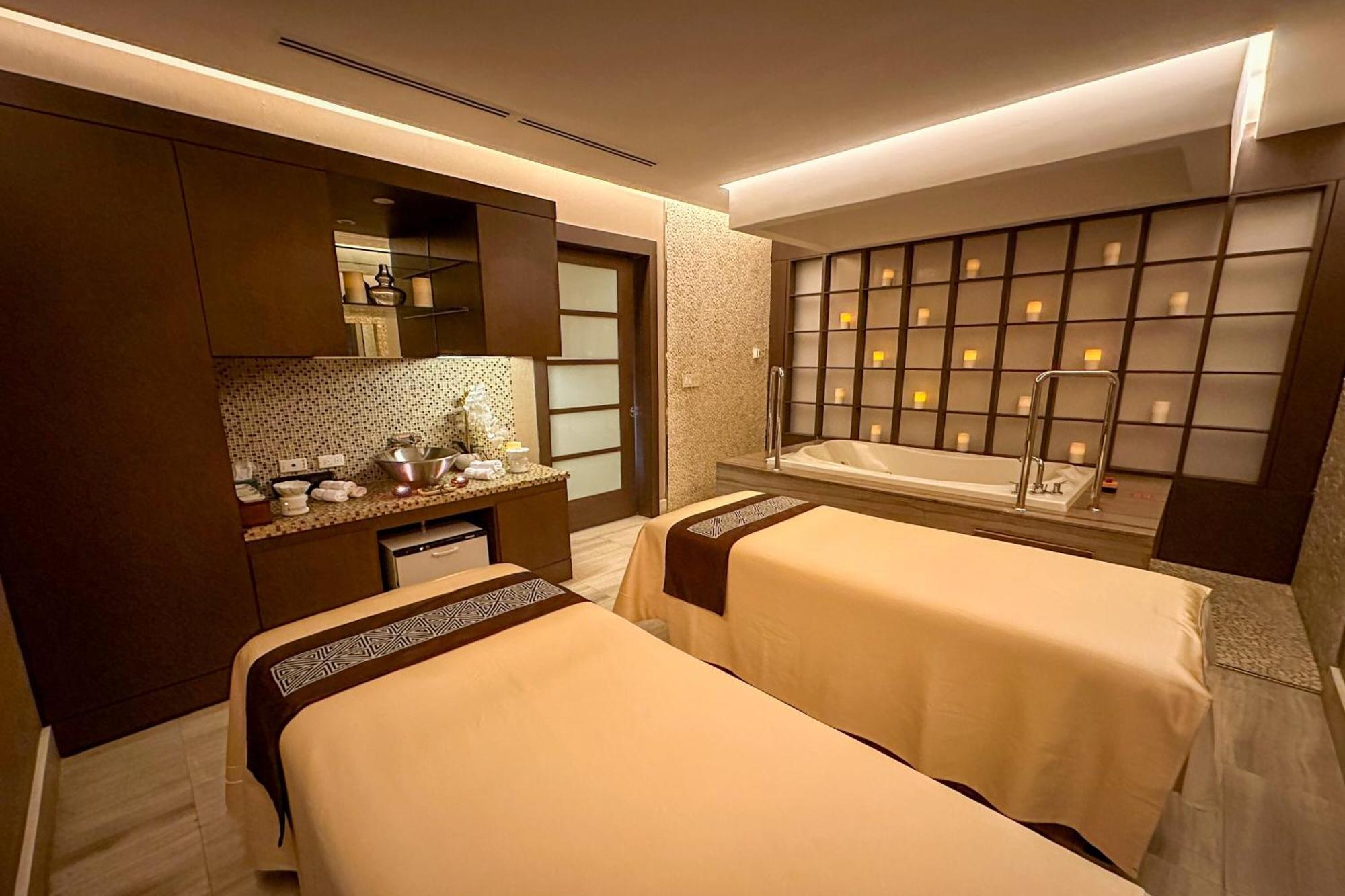 Sheraton Grand Panama Buitenkant foto A treatment room at the spa